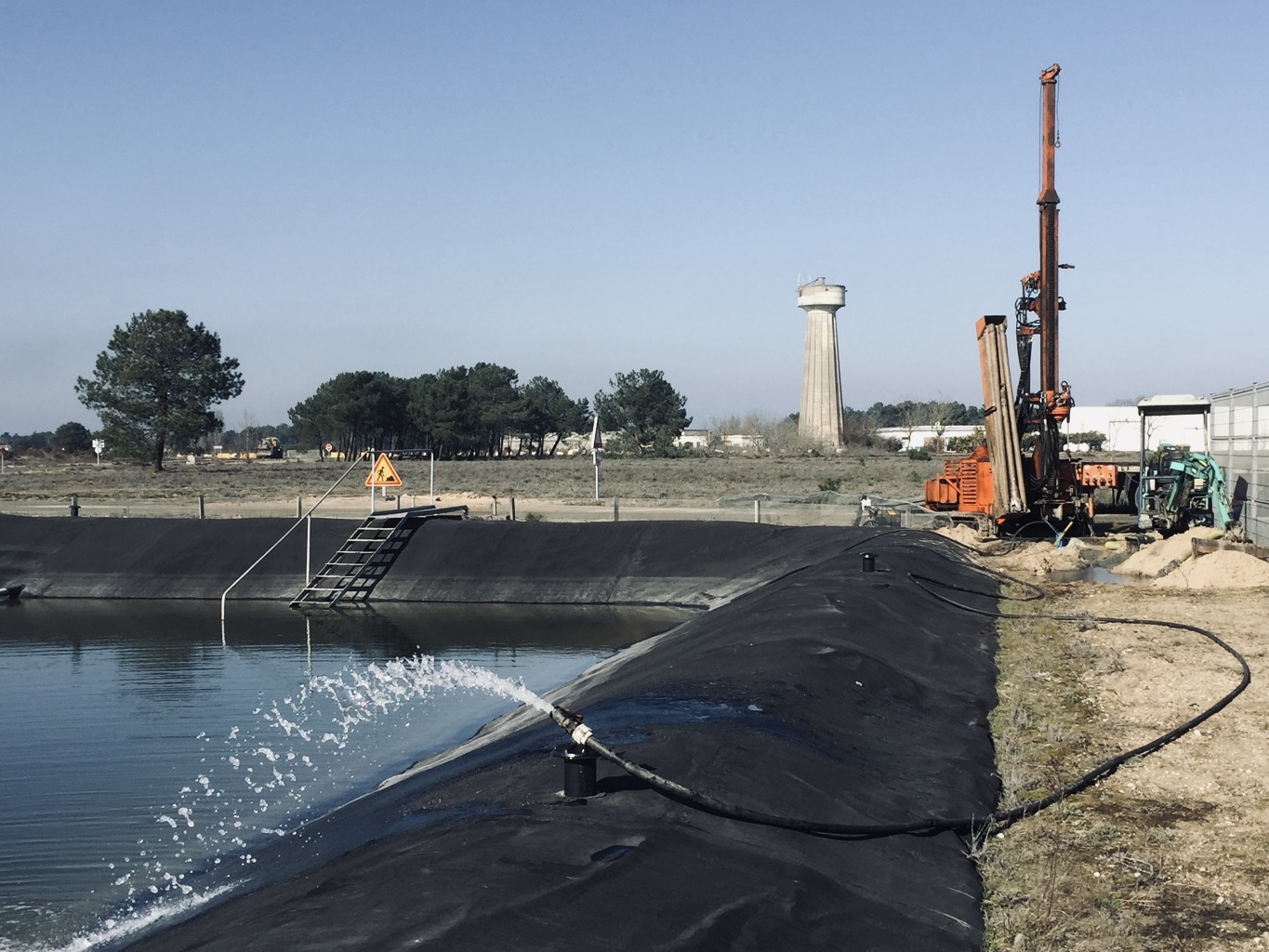 Chantier de forage d'eau dans le Médoc